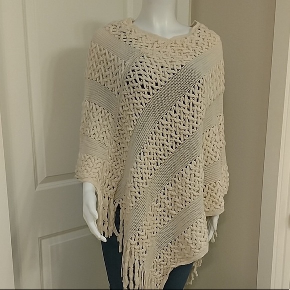 Knitted Cream Colored Poncho - Picture 3 of 4
